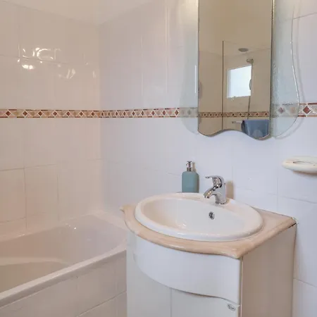 Quinta Do Coala - Spacious Countryside Orchard House & Cottage, 10 Min From *
