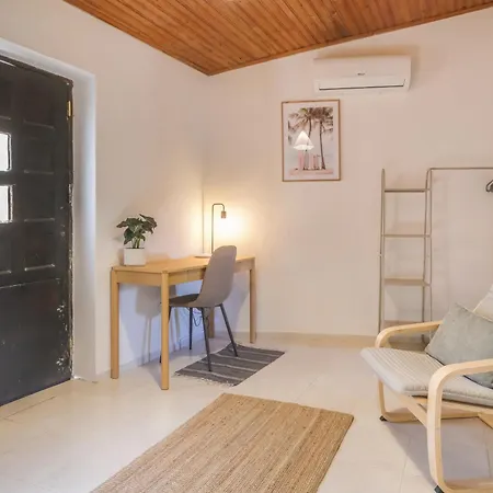 Ferienhaus Quinta Do Coala - Spacious Countryside Orchard House & Cottage, 10 Min From